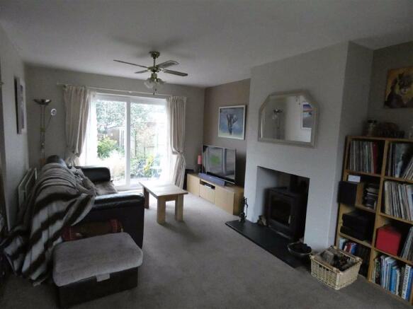 LOUNGE/DINING ROOM