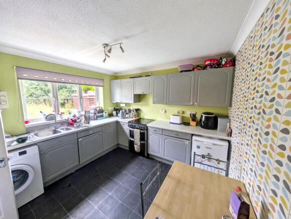 4 bed Detached for sale Image 4