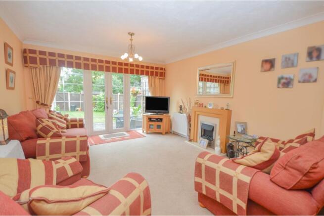Lounge/Dining Room