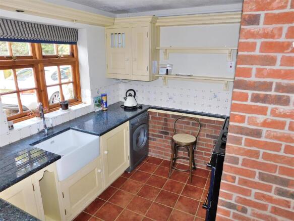 KITCHEN 1.JPG