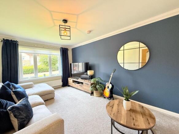 5 Campbell Christie Crescent, New Carron, Falkirk, FK2 7GR photo 4