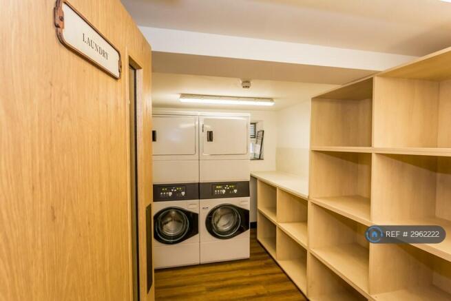Studio to rent Image 11