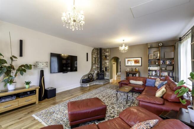 4 bed Detached for sale Image 11