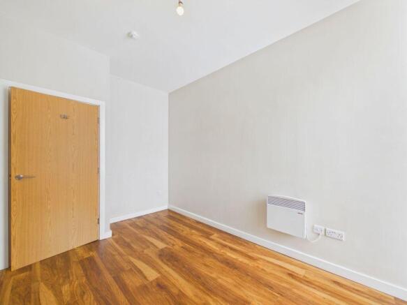 2 bed Flat for sale Image 8