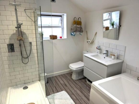 BATH/SHOWER ROOM 
