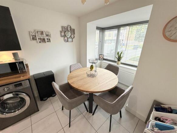 4 bed Town House for sale Image 4