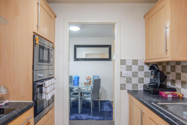 2 bed Flat for sale Image 5