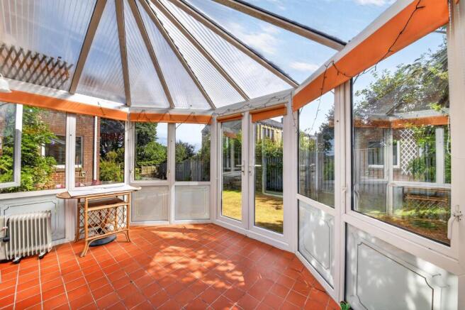 5 bed Detached for sale Image 12