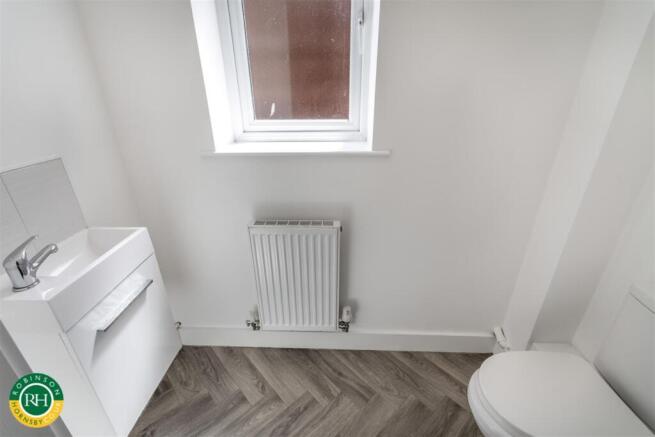 3 bed House for sale Image 4