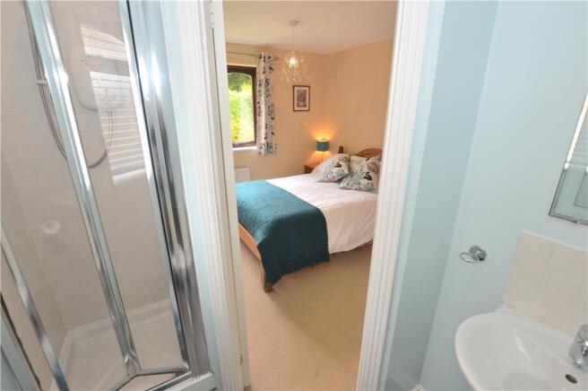Ensuite to Master Bedroom 