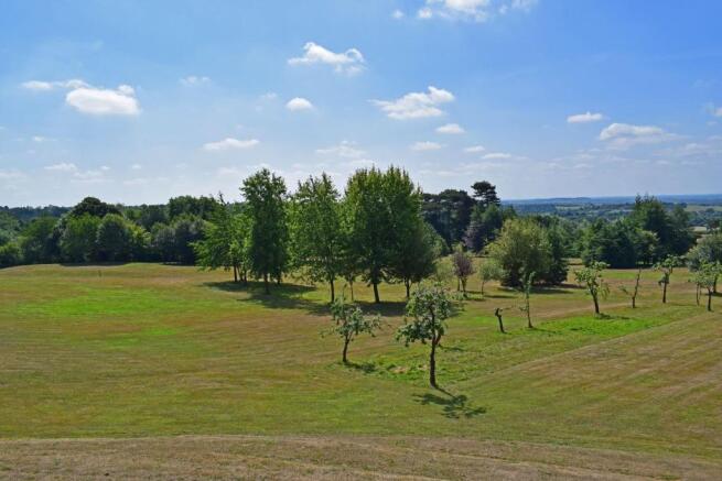 Malvern Suite, grounds 2.jpg
