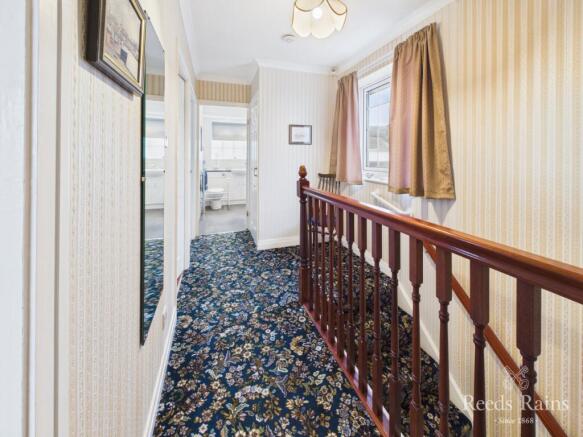 4 bed Detached for sale Image 8
