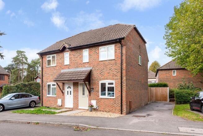 2-bed semi-detached on 44, Middleton Gardens, Tangmere, PO20, £285,000