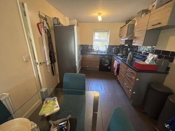 3 bed Semi-Detached to rent Image 5