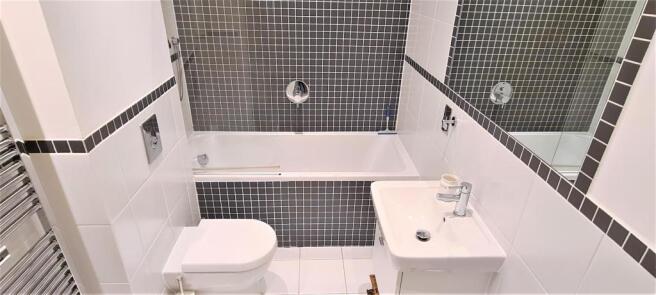 Bathroom 2.jpg