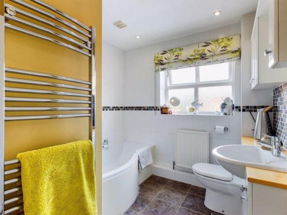 Family Bathroom 