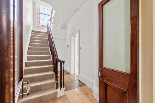 6 bed Semi-Detached for sale Image 5