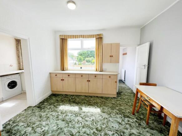 Dining Room pic 1.jpg