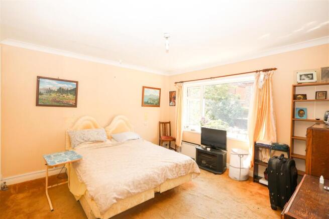 4 bed Detached for sale Image 4
