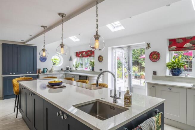 Kitchen/ Breakfast Room