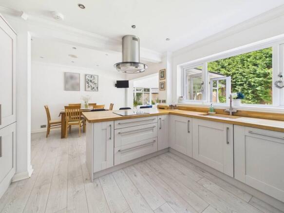 4 bed Detached for sale Image 6