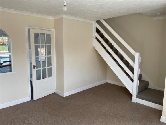 Bishops Drive, Kettering photo 4
