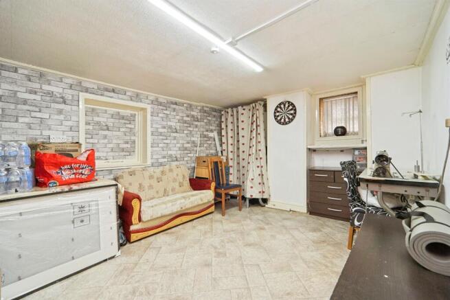 7 bed Semi-Detached for sale Image 11