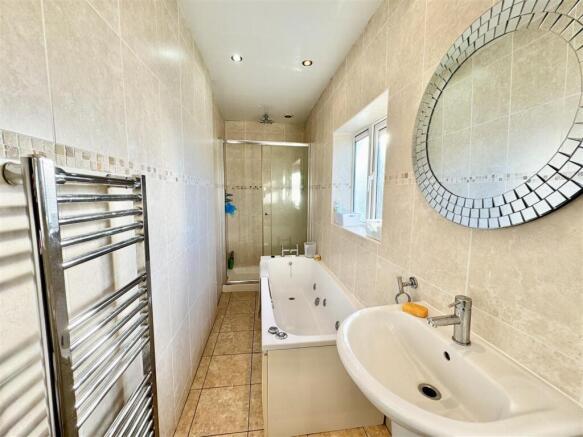 4 bed Semi-Detached for sale Image 7