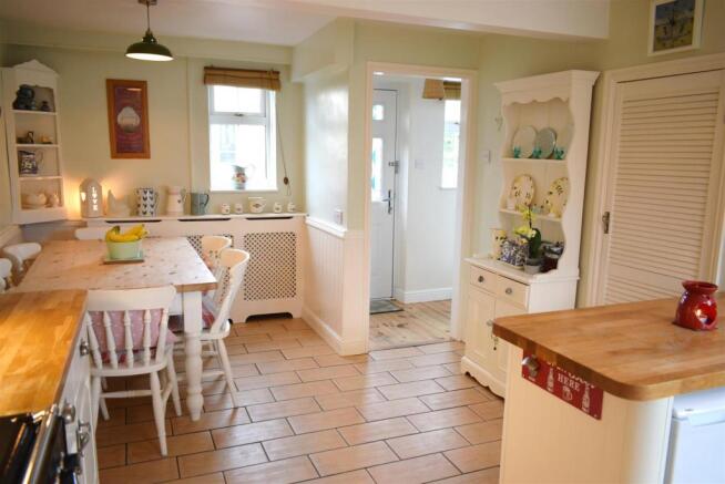 Kitch to Dining 1.JPG