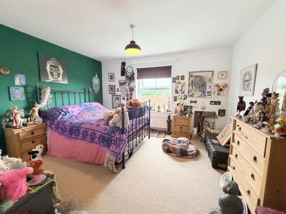 4 bed Town House for sale Image 6