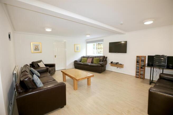 Communal lounge - 00.JPG