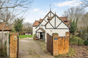 South Lodge, Jigs Lane South, Warfield, Bracknell RG42 3DP
