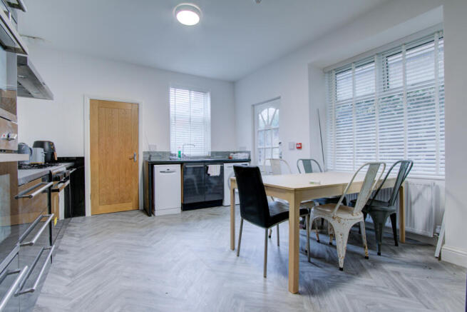1 bed House Share to rent Image 4