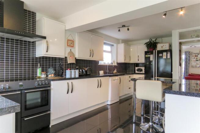 Kitchen 3.JPG