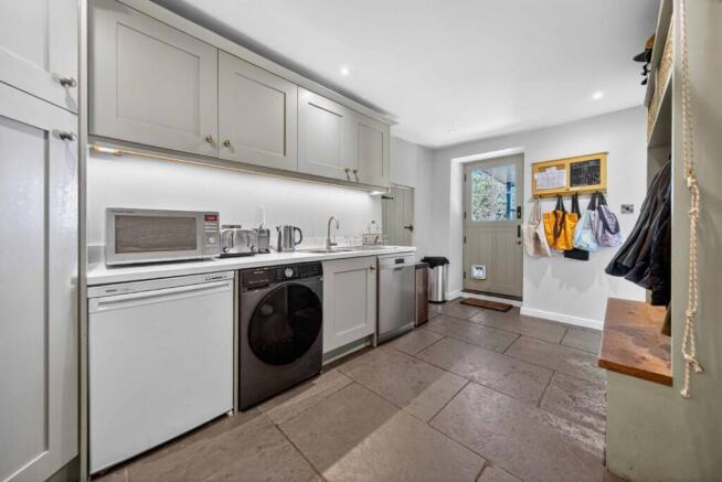 4 bed Detached for sale Image 10