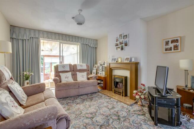87 Walton Drive, HP13 6TS-7.jpg
