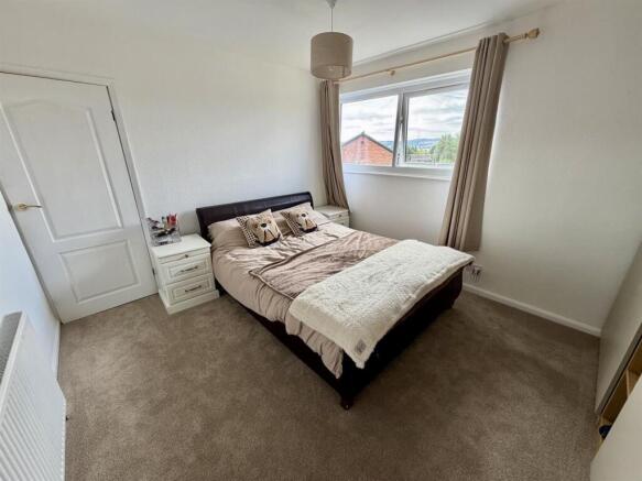 3 bed Semi-Detached for sale Image 12