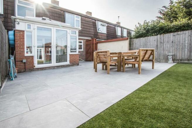 Conservatory-&-patio-area.jpg