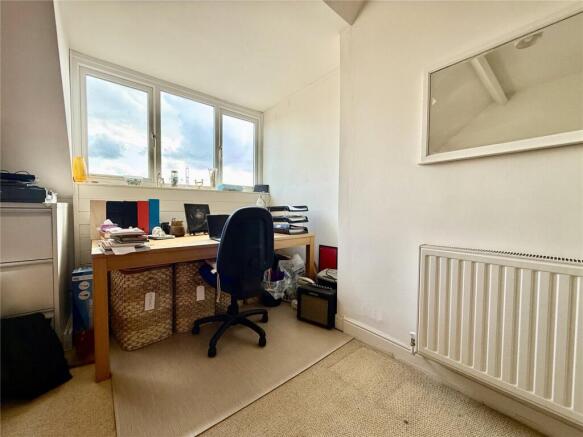Bedroom / Study