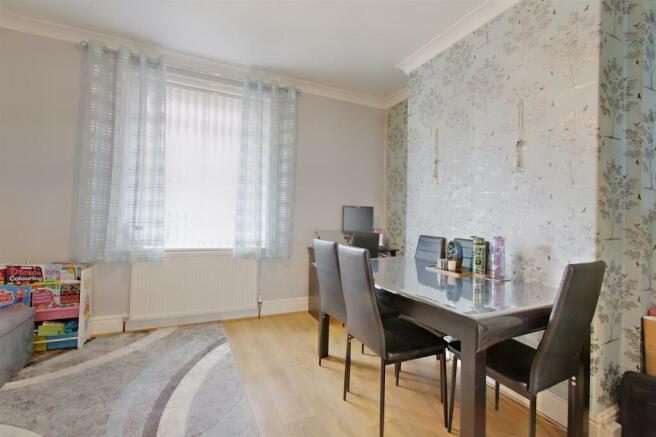 8555671-interior04-800.JPG