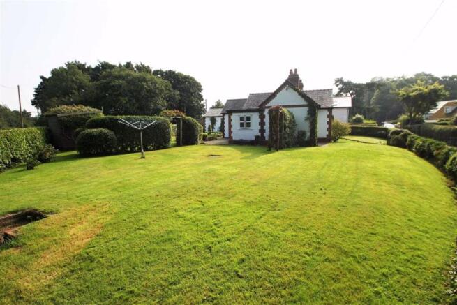 SIDE GARDEN