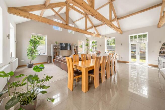 5 bed Detached for sale Image 10