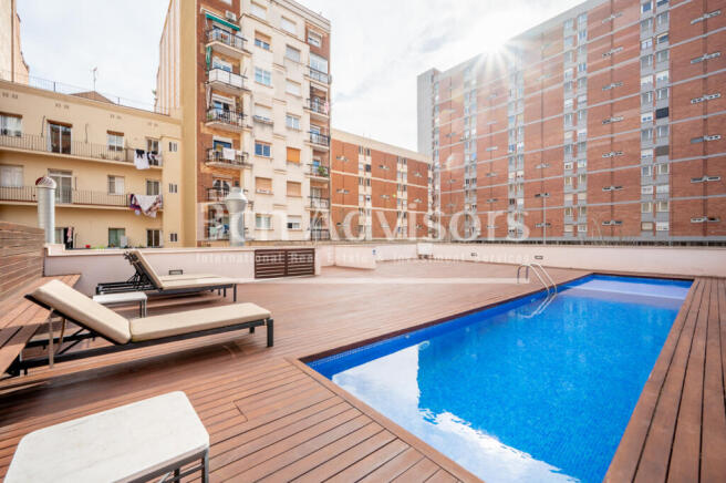 Piso-con-terraza-privada-y-piscina-comunitaria-...