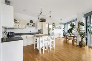 100, Edmunds House, Colonial Drive, London W4 5HJ