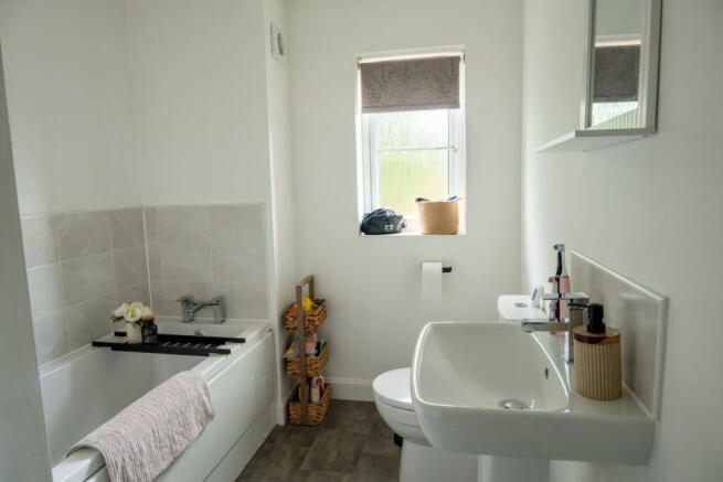 4 bed Semi-Detached for sale Image 10