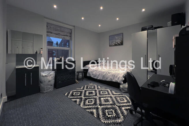 6 bed Terraced to rent Image 8