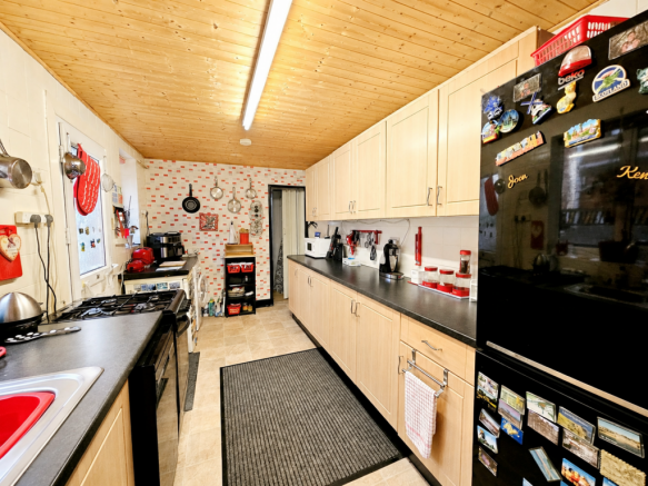 3 bed Terraced for sale Image 6