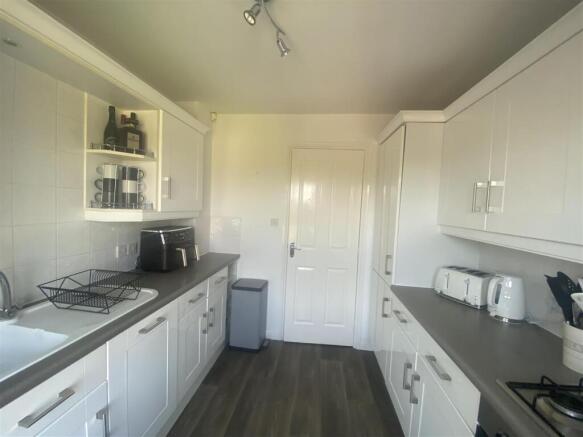 3 bed Apartment for sale Image 6