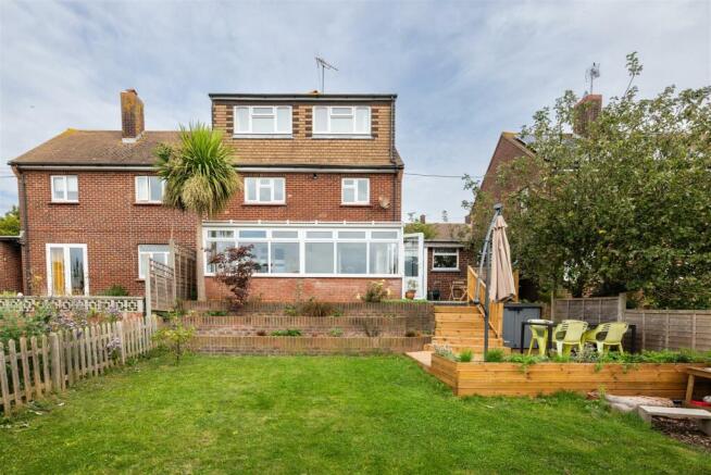 LE 20 Hereward Way BN7 2HJ-25.jpg