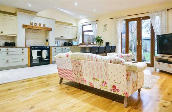 LIVING KITCHEN